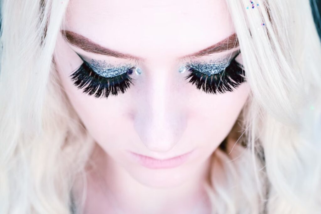 False eyelashes
