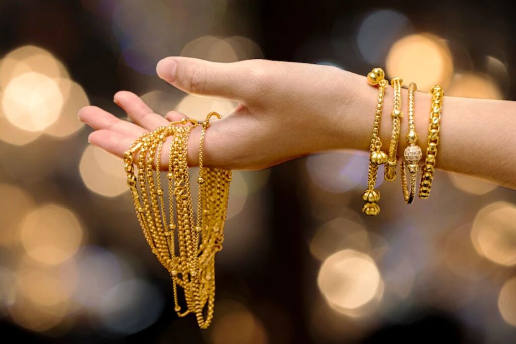 Gold chains online